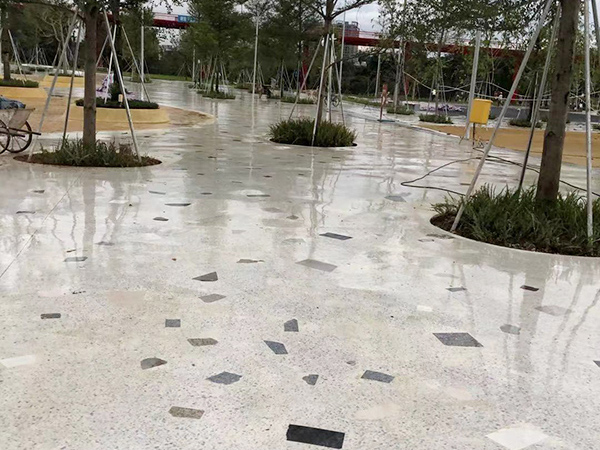 Construction case of terrazzo pouring